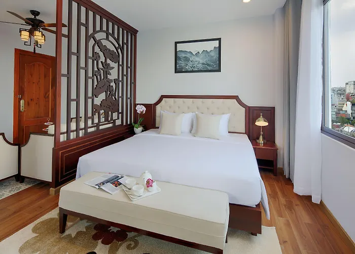 Khách sạn&Sky Bar Happy Life Grand (Trước đây là Khách sạn Lotus Central)