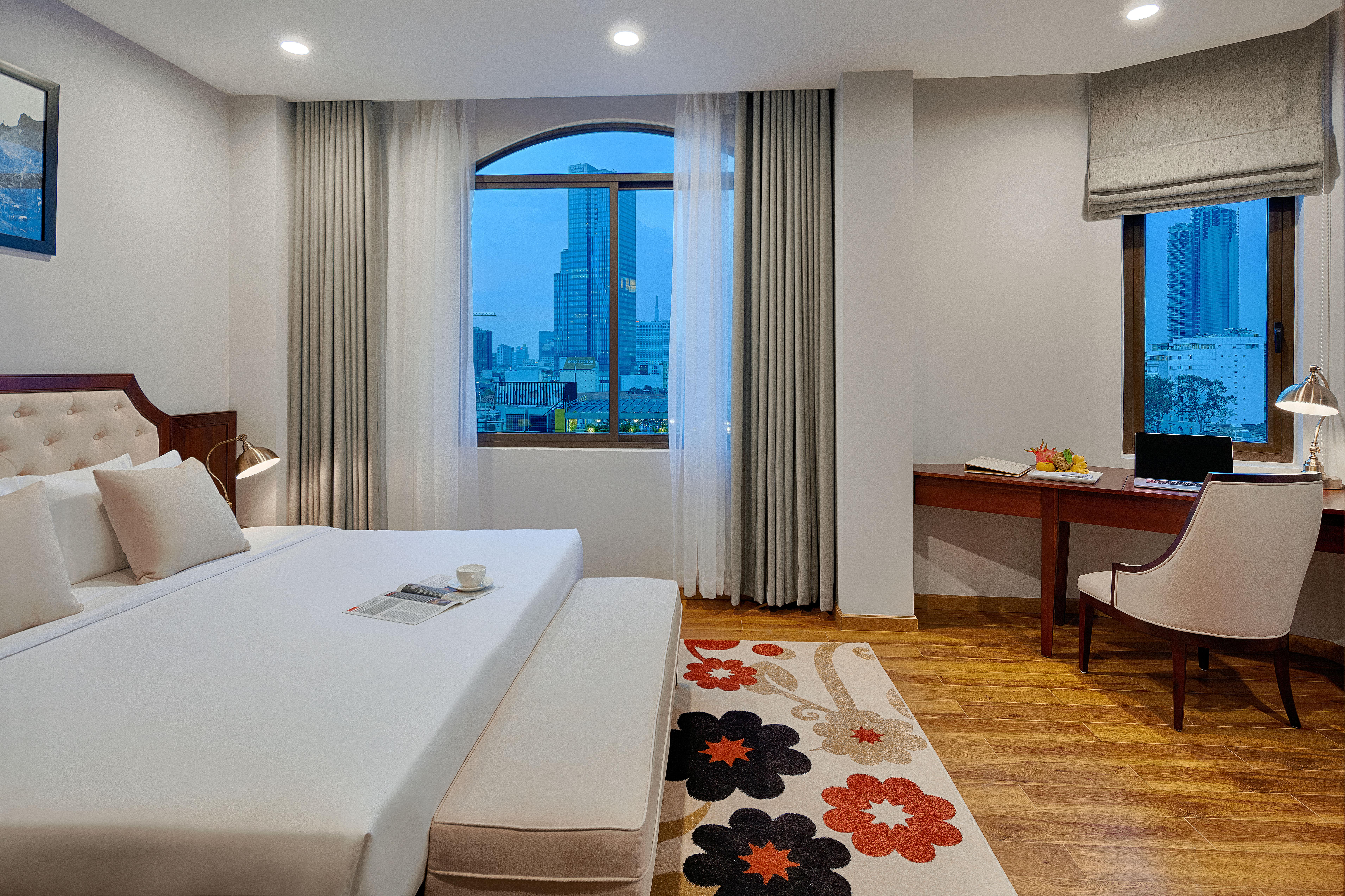 Khách sạn Happy Life Grand & Rooftop Skybar TP. Hồ Chí Minh