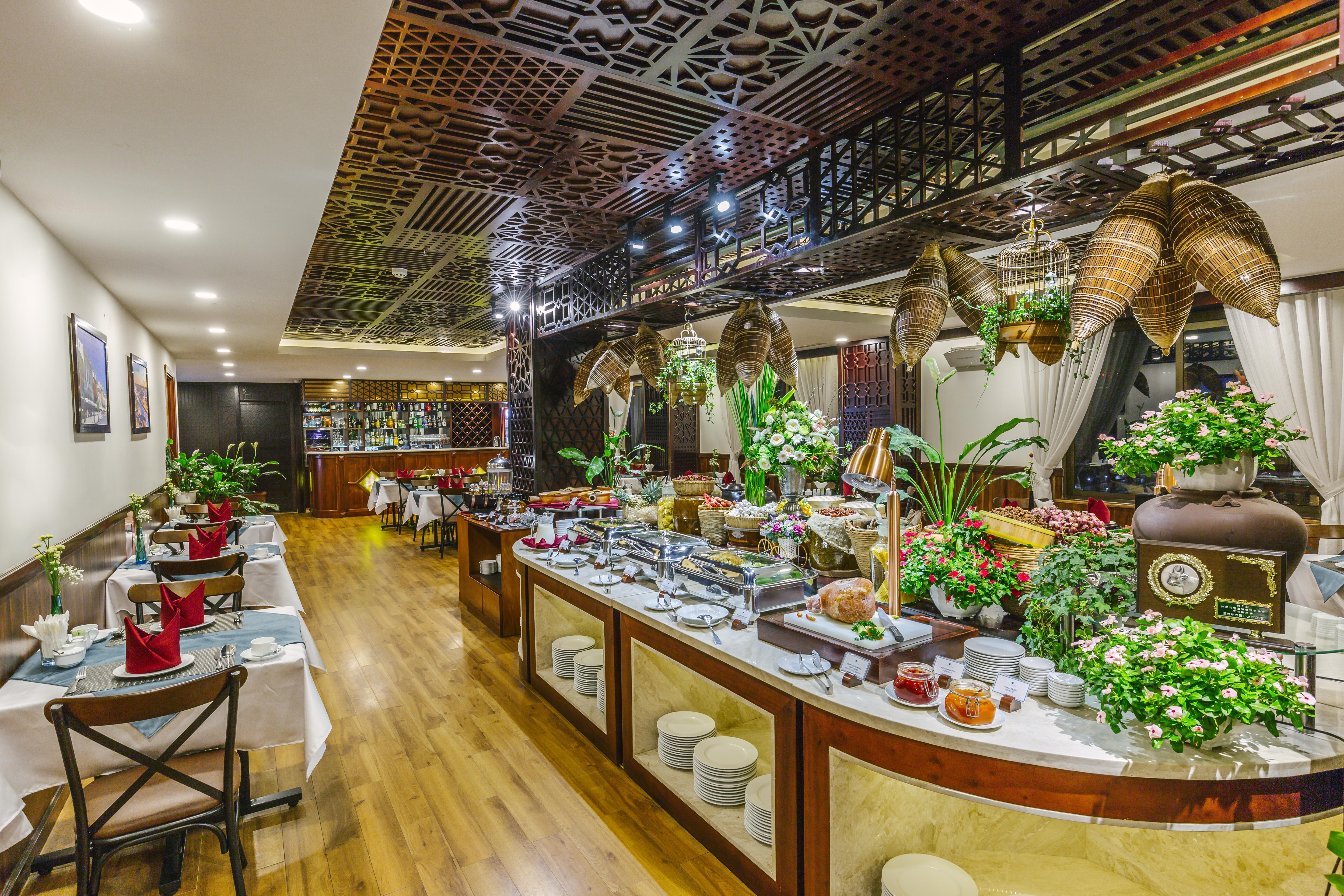 Happy Life Grand & Rooftop Skybar Khách sạn TP. Hồ Chí Minh